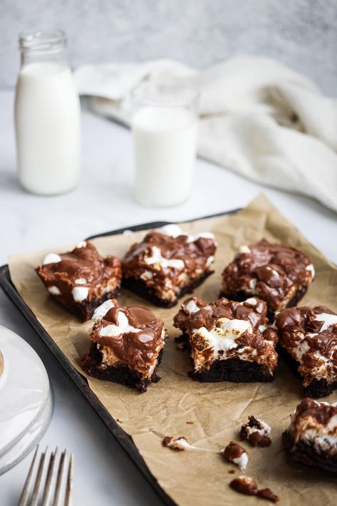 Mississippi Mud Brownies Mississippi Mud Brownies, Mud Brownies, Mississippi Mud Cake, Marshmallow Desserts, Brownies Recipe Homemade, Mississippi Mud, Fudgy Brownie, Fudge Frosting, Marshmallow Treats