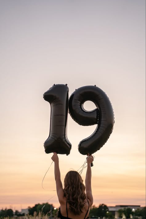 19, birthday, photoshoot, sunset Birthday Photoshoot Women Outdoor, 19 Birthday Photoshoot Outside, 29th Birthday Photoshoot Ideas Outdoor, Birthday Photo Ideas Outdoor, 18th Bday Photoshoot Ideas Outdoor, Outdoors Birthday Photoshoot, Outdoor Photoshoot Ideas Birthday, Birthday Photo Poses Picture Ideas, Birthday Photos With Balloons