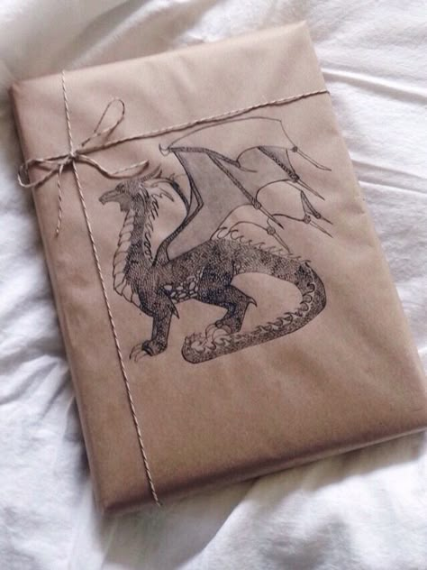 Game of Thrones // Gift Wrap #watercolors #dragon Fantasy Gift Ideas, Gifts For Fantasy Lovers, Game Of Thrones Crafts, Game Of Thrones Crafts Diy, Gifts For Dragon Lovers, Game Of Thrones Diy Gift, Game Of Thrones Cards Birthday, Game Of Thrones Gift Ideas, Game Of Thrones Journal