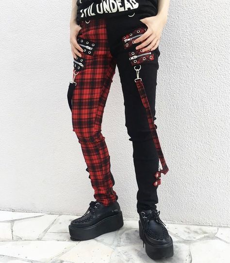 Punk Cute Outfits, Emo Red Outfit, Edgy Club Outfits, Red Plaid Pants, Rock Punk, Punk Outfits, Alt Fashion, Alternative Outfits, Goth Outfits