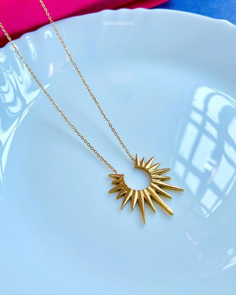 Anti Tarnish Radiant Sunburst Pendant Necklace Tarnished Jewelry, Jewellery Accessories, Shine Bright, Statement Jewelry, Charm Jewelry, Everyday Look, Necklace Set, Jewelry Accessories, Charms