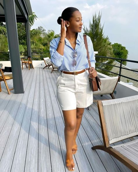 Elegant Summer Outfits, Vacation Outfits Women, Classy Summer Outfits, Simple Style Outfits, Chic Dress Classy, Smart Shorts, Everyday Casual Outfits, Shorts Outfits Women, Casual Outfit Inspiration