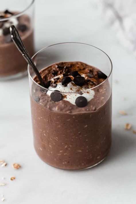 Easy Breakfast Ideas Healthy, Sprouted Oats, Healthy Meal Prep Breakfast, Healthy Food Activities, Overnight Oats With Yogurt, Overnight Oats Recipes, Chocolate Overnight Oats, Protein Overnight Oats, Roasted Strawberries