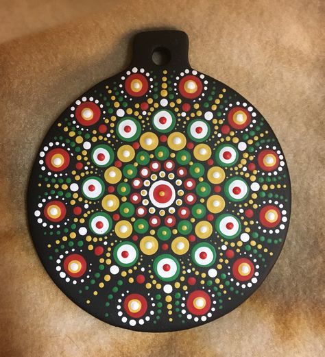 Christmas Ornament 2 Mandala Dot Ornaments, Mandala Christmas, Christmas Orniments, Christmas Mandala, Art Ornaments, Mandala Rock Art, Homemade Christmas Decorations, Canning Lids, Christmas Rock