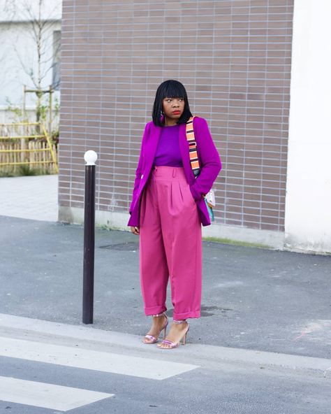 Shades of pink in a colour block street style outfit. Purple and Pink. Pink And Purple Aesthetic Outfit, Pink And Purple Outfit Ideas, Monochrome Outfit Street Style, Purple And Pink Outfit, Purple Monochrome Outfit, Pink And Purple Outfit, Pink Monochrome Outfit, Barbie Shoot, Winter Outfits Street Style