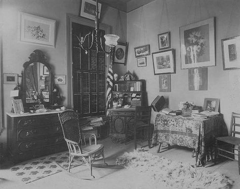 1880's interior. 1800s Bedroom, Victorian Rooms, Victorian House Interiors, Victorian Home Interior, Victorian Interior, Victorian Interiors, Interior Vintage, The Best Advice, Old Room