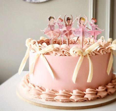 Tutu Cute Birthday Cake, Birthday Cake Dance Theme, Tutu Cake Ideas, Ballet Cakes Birthday, Ballerina Cake Ideas, Rosie Birthday, Ballet Birthday Cakes, Ballet Cake, Ballerina Birthday Cake