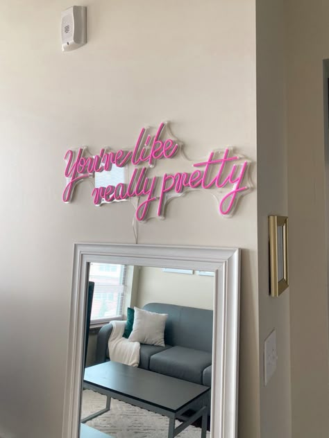 Led Signs College Apartment, Cute Dinning Room Table, Roommate Apartment Decor, University House Decor Living Room, Apartment Room College, College Home Decor Living Room, Colorful College Apartment Living Room, Girlie Apartment Decor, Apartment Decor Girly Chic