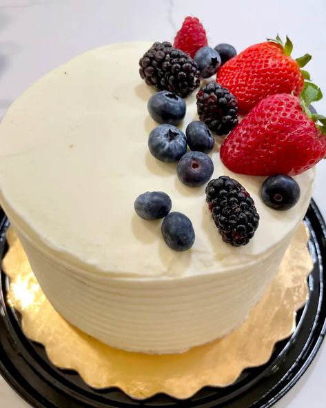 Whole Foods Berry Chantilly Cake, Whole Foods Cake, Berry Chantilly Cake, Chantilly Cake, Red Birthday Cakes, Nursing Cake, Whiskey Cake, White Cake Recipe, Tall Cakes