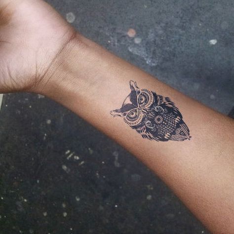 Tiny Owl Tattoo, An Owl Tattoo, Bird Tattoo Men, Tiny Bird Tattoos, Cute Owl Tattoo, Tattoo Son, Hipster Tattoo, Tatuagem Masculina Pequena, Bird Tattoo Wrist