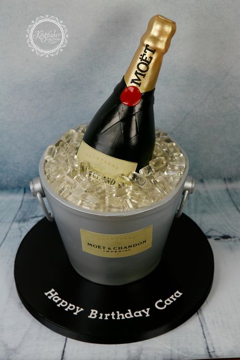 Champagne bottle cake | This was made for our friends daught… | Flickr Champagne Cake Design, Champagne Bottle Cake, Ice Bucket Cake, Wine Bottle Cake, Alcohol Cake, 25th Birthday Cakes, Wine Cake, Champagne Birthday, Champagne Cake