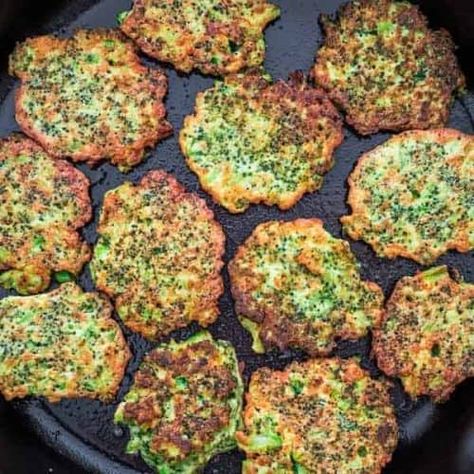 Herbed Potato Pancakes | COOKTORIA Vegetarische Diners, Broccoli Patties, Broccoli Fritters, Delicious Vegetarian Dinner, Broccoli Recipes, Delicious Vegetarian, Vegetarian Dinner, Veggie Dishes, Vegetable Dishes