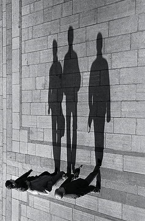 Shadow of 3 men most likely taken at 12pm as the shadow allows the guys to look tall...because too much of sunlight is released Shadow Illusion, Shadow Selfie, Alexander Rodchenko, Light And Shadow Photography, Ghost Shadow, Shadow Silhouette, Forced Perspective, Shadow Photography, Strange Photos