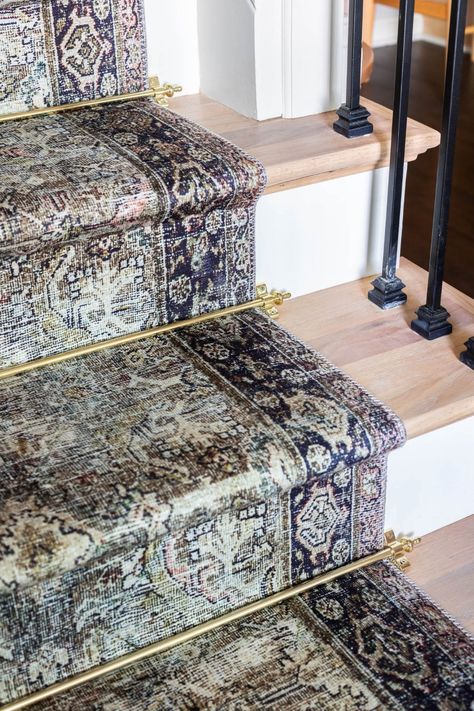 How To Install A DIY Stair Runner Washable Stair Runner, Stair Runner Rods, Diy Stair Runner, Staircase Carpet Runner, Victorian Stairs, Cottage Flooring, Stair Rug Runner, Stairs Renovation, Stair Ideas