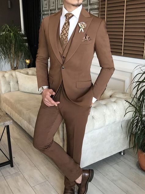 BespokeDaily Waterbury Slim Fit Peak Lapel Suit - Brown Brown Groomsmen Suits, Brown Suit Wedding, Brown Groomsmen, Coat Pant For Men, Brown Suits For Men, Suit For Prom, Wedding Suits Men Black, Men Suits Black, Peak Lapel Suit