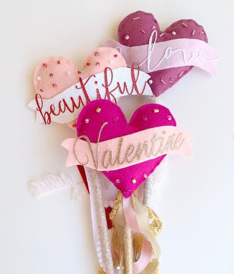 Valentine's gift ideas for kids (that don't involve candy!) Felt Wands, Gift Ideas Valentines Day, Gift Ideas Valentines, Valentines Gift Ideas, Ideas Valentines Day, Valentines Day Book, Valentines Day Baskets, Valentine Gift Baskets, Valentine's Day Decorations