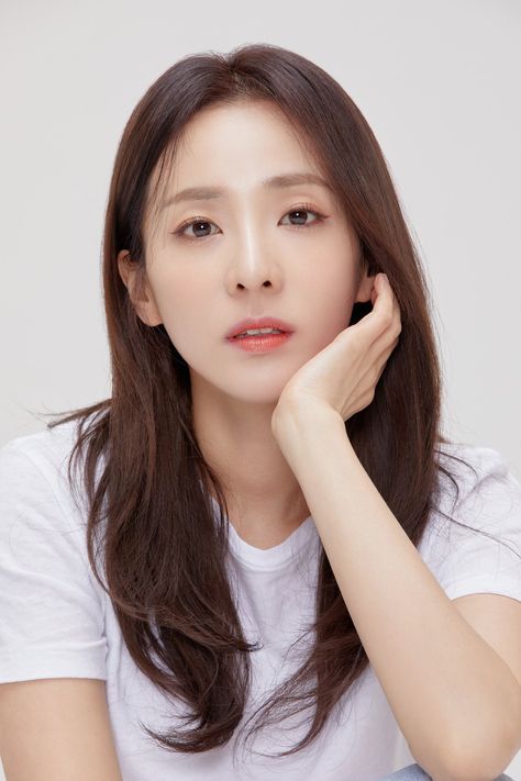 Yg Artist, Sandara Park, Redhead Beauty, Profile Photos, Artist Profile, Profile Photo, Look Alike, Yg Entertainment, Kpop Idol