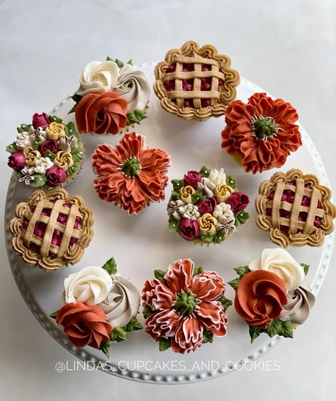 Fall Cupcakes, Thanksgiving Cupcakes, Autumnal Cupcakes, Floral Cupcakes, Dessert Table 70th Cupcake Ideas, Autumn Wedding Cupcakes, Autumnal Cupcakes, Cottagecore Cupcakes, Autumn Wedding Reception Ideas, Fall Floral Cupcakes, Autumn Cupcakes, Wedding Cupcakes Rustic, Thanksgiving Cupcakes