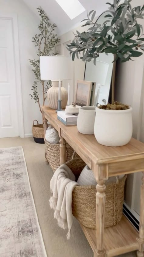 White Wood Home Decor, Natural Wood Decor Living Room, Art Over Entry Table, Light Wood Entry Table, Natural Wood Decor Ideas, Natural Wood Entry Table, Natural Wood Living Room Decor, White And Natural Wood Living Room, White And Natural Wood Bedroom