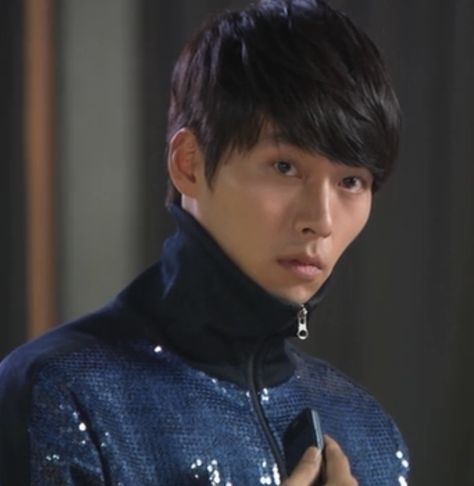 Secret Garden's Hyun Bin...how many guys could carry off a blue sequin tracksuit & still look unbelievably masculine? Christmas Trees Ideas, Watch Korean Drama, Trumpet Vine, To Wonderland, Hyun Bin, Track Suit, A Face, Secret Garden, Korean Drama