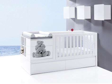 Increasingly modern parents are on the lo out for smart nursery furniture that can grow with their children and do double duty. The Spanish company, Alondra, has a convertible crib that doesn't disappoint! Boy Changing Table, Baby Cribs For Twins, Baby Crib Designs, Crib With Changing Table, Twin Cribs, Modern Nursery Furniture, Best Baby Cribs, Crib Design, Baby Cribs Convertible