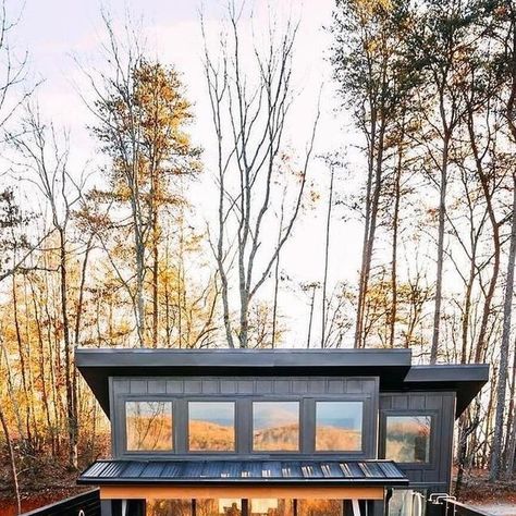 Container Houses on Instagram: "Build your own container home with step-by-step plans.🏠 —The idea is to build a home from an old shipping container. —The plans are provided by a professional builder to build an exciting and creative home at a low cost. —You can easily modify shipping containers to create a modern sleek look. —Get 3D plans and a guide to building a container home. Link in bio👆🏻 Follow @container.homes.diy 🏠 Follow @container.homes.diy 🏠 Follow @container.homes.diy 🏠 #containerhome #cabindiaries #cabinliving #containerhomes #cozycabins #buildinglover #americanhouse #containerhomeplans #cabinlife #tinyhouses #tinyhousedesigns #americanhouse #cabinlife #shippingcontainerhomes #cabindesigns #tinyhouselove #lasvegashomes #shippingcontainerhome #shippingcontainerplans #cont Levi Kelly, Tiny House Nation, Bed Full, Tiny House Community, Instagram Brand, Las Vegas Homes, Building A Container Home, American House, Full Kitchen