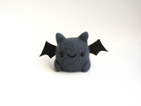 Kawaii Bat, Felted Toys, Felt Penguin, Felted Acorns, Gifts For My Girlfriend, Vampire Bat, Felt Mouse, New Year Photos, Halloween Bat