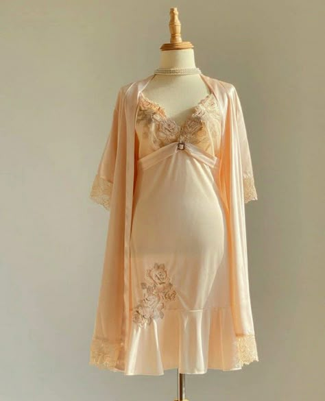 Royal Pajamas Aesthetic, Cute Vintage Pajamas, 1800s Pajamas, Vintage Sleepwear Aesthetic, Sleep Gown Aesthetic, Medieval Nightgown Princesses, Royal Nightgown Princesses, Sleeping Gown Aesthetic, Bridgerton Sleepwear