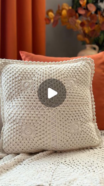 Color In Home, Crotchet Blankets, Pillow Knitting, What Is Your Favorite Color, Crochet Pillow Cover, Crochet Cushion Cover, Crochet Cushions, Crochet Pillow, What Is Your Favorite