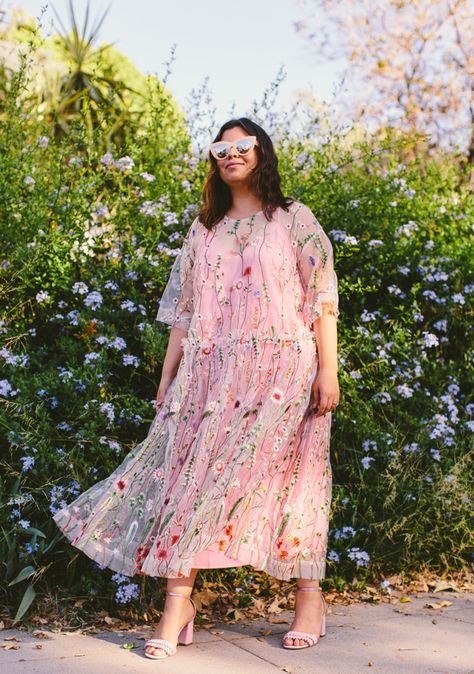 Plus Size Fashion for Women Plus Size Floral Dress Wedding Guest, Plus Size Garden Party Outfit, Plus Size Resort Wear Outfits, Wedding Dresscode, Garden Wedding Dress, Outfit Recipes, Garden Party Outfit, Extra Fashion, Vibes Outfit