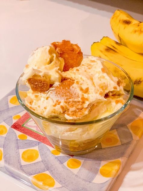 How to make banana pudding the Black way - the authentic Southern soul food way. It's the best way and guaranteed to be quickly devoured! Soul Food Recipe, Nilla Wafer Banana Pudding, Chocolate Banana Pudding, Easy Banana Pudding, Southern Banana Pudding, Banana Pudding Recipe, Homemade Banana Pudding, Best Banana Pudding, Cake Roll Recipes