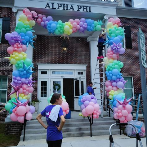 Check out our gorgeous pastel organic balloon garlands gracing the 20-foot columns of the Alpha Phi house on Bid Day! 🎈✨ This dreamy spectacle has elevated the event ambiance, making every spot perfect for a snapshot 📷🌟 . #BidDay #AlphaPhi #balloongarland #gainesvilleballoons #balloonstylist #uf #eventdecor #balloons #balloonsgainesville Home Sweet Home Sorority Bid Day, Sorority Bid Day, Bid Day Themes, The Alpha, Alpha Phi, Bid Day, Theme Ideas, Balloon Garland, Home Sweet Home