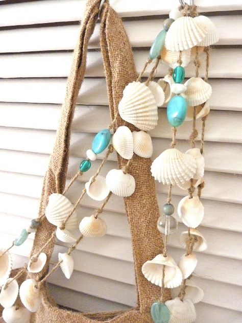 Cleaning Sea Shells, Seashell Garland, Shell Garland, Seashell Frame, Seashell Christmas Ornaments, Deco Marine, Seashell Projects, Shell Crafts Diy, Shell Decor