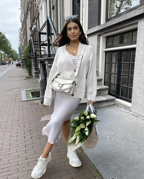 White Bags Outfit, Coach Tabby Outfit, Purse Styling, White Bag Outfit, Coach Outfits, Pilates Outfit, Shoulder Bag Coach, Casual Work Outfits Women, Pants Outfit Casual