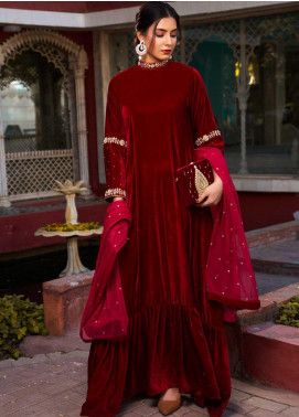 Pakistani Wedding Gown, House Wear, Indian Wedding Gowns, Velvet Dress Designs, Pakistani Party Wear, Indian Party Wear, Velvet Gown, Simple Pakistani Dresses, Party Kleidung