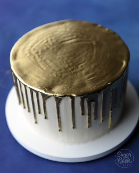 gold drip cake tutorial Gold Drip Cake Tutorial, Cake Chocolate Drip, Ganache Recipe Easy, Drip Cake Tutorial, Gold Drip Cake, Drip Cake Recipes, Cake Drip, Sugar Geek, Novelty Birthday Cakes