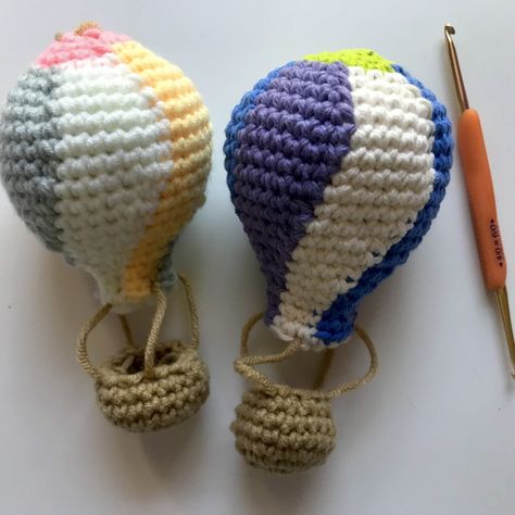 Hot Air Balloon Crochet, Balloon Crochet, Crochet Balloon, Crochet Bookmarks Free Patterns, Bookmark Crochet, Balloon Mobile, Crochet Bookmark Pattern, Crochet Bookmark, Mini Umbrella