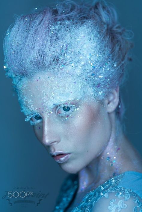 Welkin Moon, Ice Princess Makeup, Snow Queen Makeup, Snow Makeup, Schnee Party, Ice Makeup, Extreme Make-up, Makeup Looks Winter, Ice Queen Costume