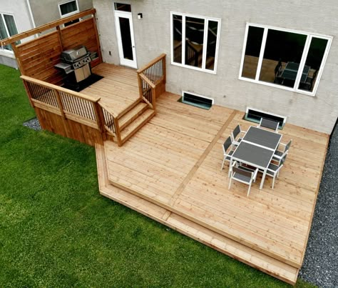 Pallet Decking Ideas, Deck Ideas For Small Backyards, Backyard Wood Deck, Wood Deck Ideas, Pallet Decks, Backyard Deck Ideas On A Budget, Privacy Patio, Deck Ideas On A Budget, Backyard With Pool