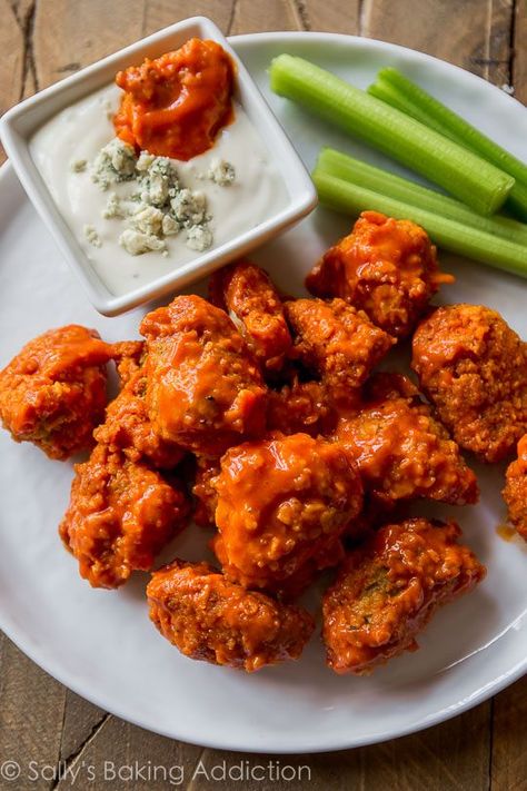 Buffalo Chicken Bites, Popcorn Chicken Recipe, Chicken Poppers, Poppers Recipe, Bbq Chicken Recipes, Sally's Baking, Popcorn Chicken, Honey Bbq, Super Bowl Party