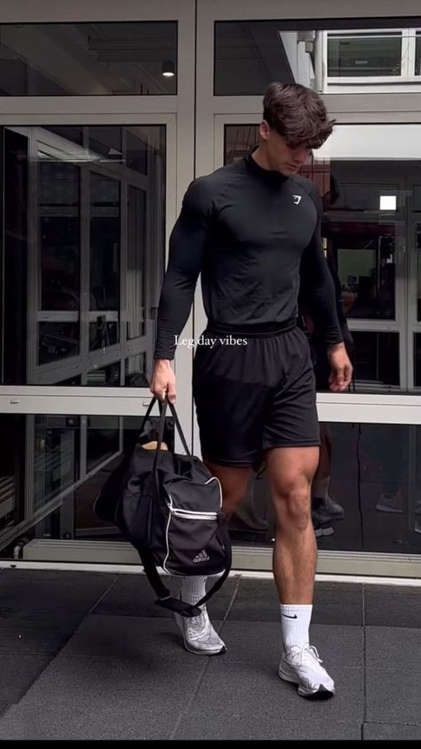 Gym Street Style Outfits, Gym Guy Aesthetic Outfit, Dark Gym Outfit Men, Aesthetic Workout Outfits Men, Men’s Gym Aesthetic, Gym Clothes Aesthetic Men, Gym Fit Men Aesthetic, Sport Outfits Men Gym Aesthetic, Aesthetic Guys Blonde