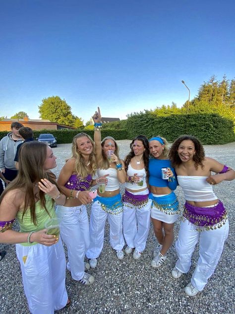 Hippie Carnaval, Arabian Costume, Most Creative Halloween Costumes, Carnaval Outfit, Halloween Costumes 2022, Spirit Halloween Costumes, Costume Carnaval, Carnaval Costume, Bff Halloween Costumes