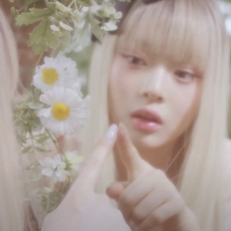 hjvogue hanni 하니 newjeans nwjns 뉴진스 2nd ep get up super shy asap mv forest flower blonde lq icon Video Director, Korean Picture, Ethereal Aesthetic, New Jeans Style, Fairy Aesthetic, Flower Therapy, Blue Box, Kpop Aesthetic, Kpop Wallpaper