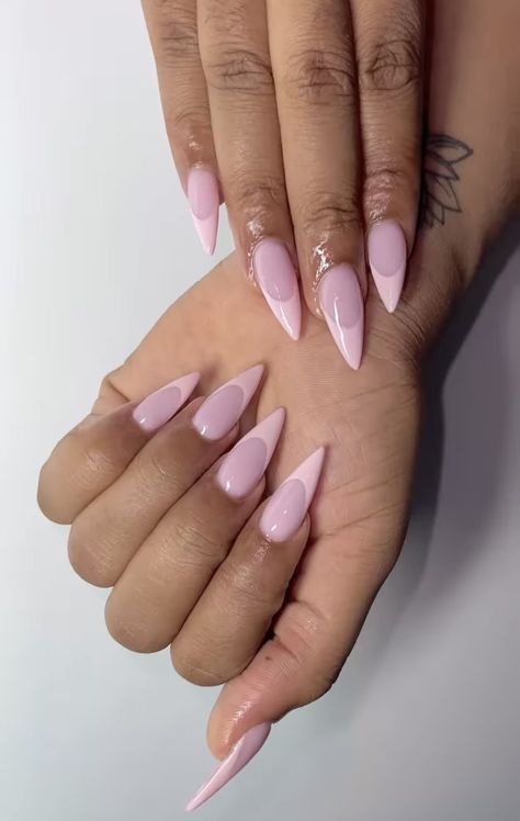 Pink French Manicure Nails, Pointy Almond Nails, Nail Design For Spring, Elegant Almond Nails, Pink Stiletto Nails, Trendy Almond Nails, Pink French Manicure, Maquillage On Fleek, Kutek Disney