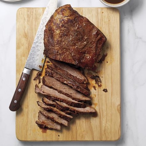 Smoky beef brisket Brisket In Roaster, Brisket In Roaster Oven, Beef Brisket Recipe, How To Cook Brisket, Big Family Meals, Brisket Recipe, Beef Brisket Recipes, Chipotle Chili Powder, Brisket Recipes