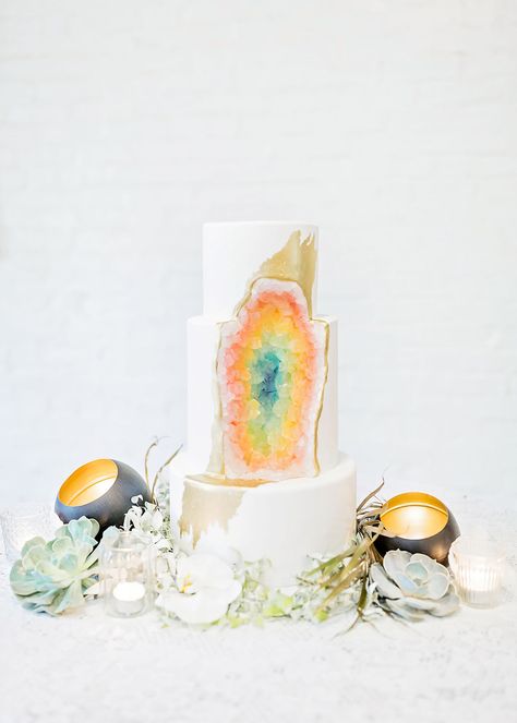 Rainbow Geode Cake, Crystal Cakes, Geode Wedding Cake, Geode Cakes, Rainbow Wedding Cake, Rainbow Geode, Rainbow Wedding Dress, Cupcakes Bakery, Geode Cake Wedding