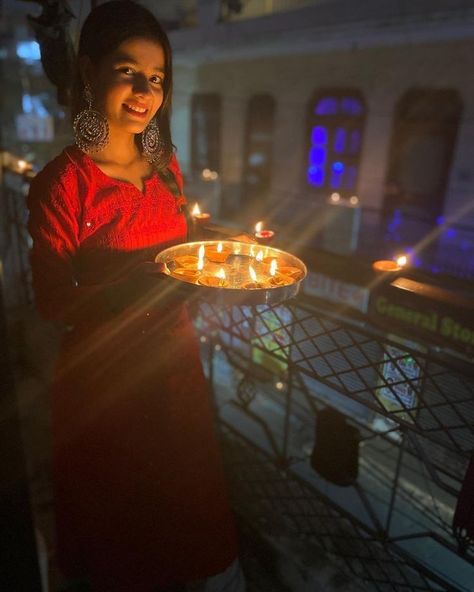 Diwali Poses, Ashima Saxena, Diwali Photo, Status Aesthetic, Aesthetic Status, Diwali Photography, Diwali Pictures, Diwali Photos, Girls Dp Stylish