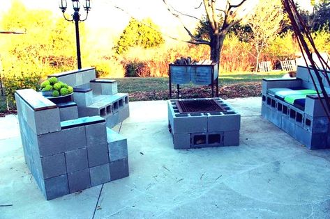 Cinder Blocks Ideas, Cement Patio Ideas, Outdoor Bench Ideas, Cinder Block Projects, Cinder Block Ideas, Cinder Block Furniture, Cinder Block Fire Pit, Block Furniture, Cinder Block Bench