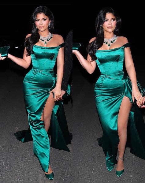 Kylie Jenner Green Dress, Kylie Jenner Green, Green Dress Makeup, Kylie Dresses, Kylie Dress, Looks Kylie Jenner, Outfits Minimalist, Trajes Kylie Jenner, Bm Dresses