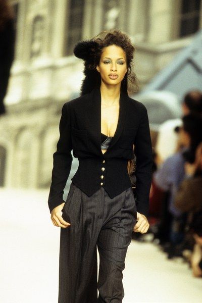 90s Runway Fashion, Runway Fashion Couture, Couture Runway, Chanel Fashion, Fashion Week Street Style, Runway Models, Fashion Books, Couture Fashion, 90s Fashion